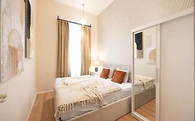 Cozy Boulevard Apartment In The Heart Of Budapest